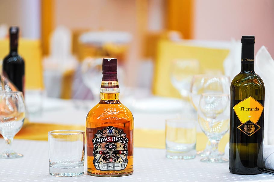 Chivas Regal 12 Glass Bottle, Table, Restaurant, Drink, - Brandy Bottle Hd - HD Wallpaper 