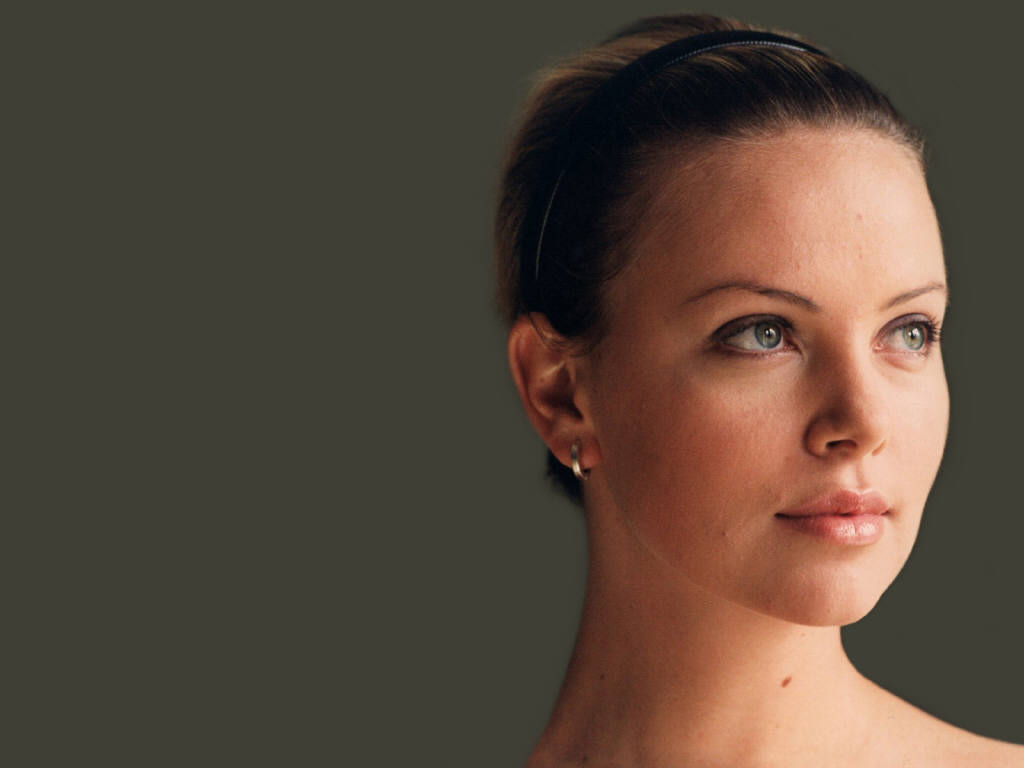 Charlize Theron 8 Wallpaper - Charlize Theron - HD Wallpaper 