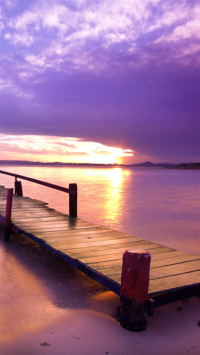 Purple Dusk Beach Corridor Bridge Iphone 8 Wallpaper - Iphone 6 Purple Beach - HD Wallpaper 