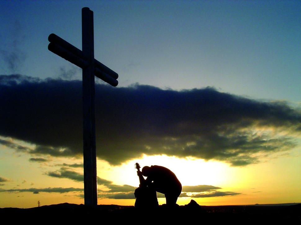 Searching For God Wallpaper,savior Hd Wallpaper,pray - Person Kneeling At The Cross - HD Wallpaper 