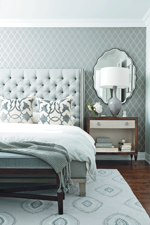 Grey Room With Wallpaper Accent Wall - HD Wallpaper 