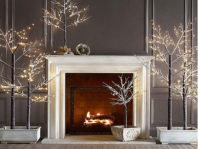 Stylish Silver And White Holiday Decoration Modern - Living Room Modern Christmas Decor - HD Wallpaper 