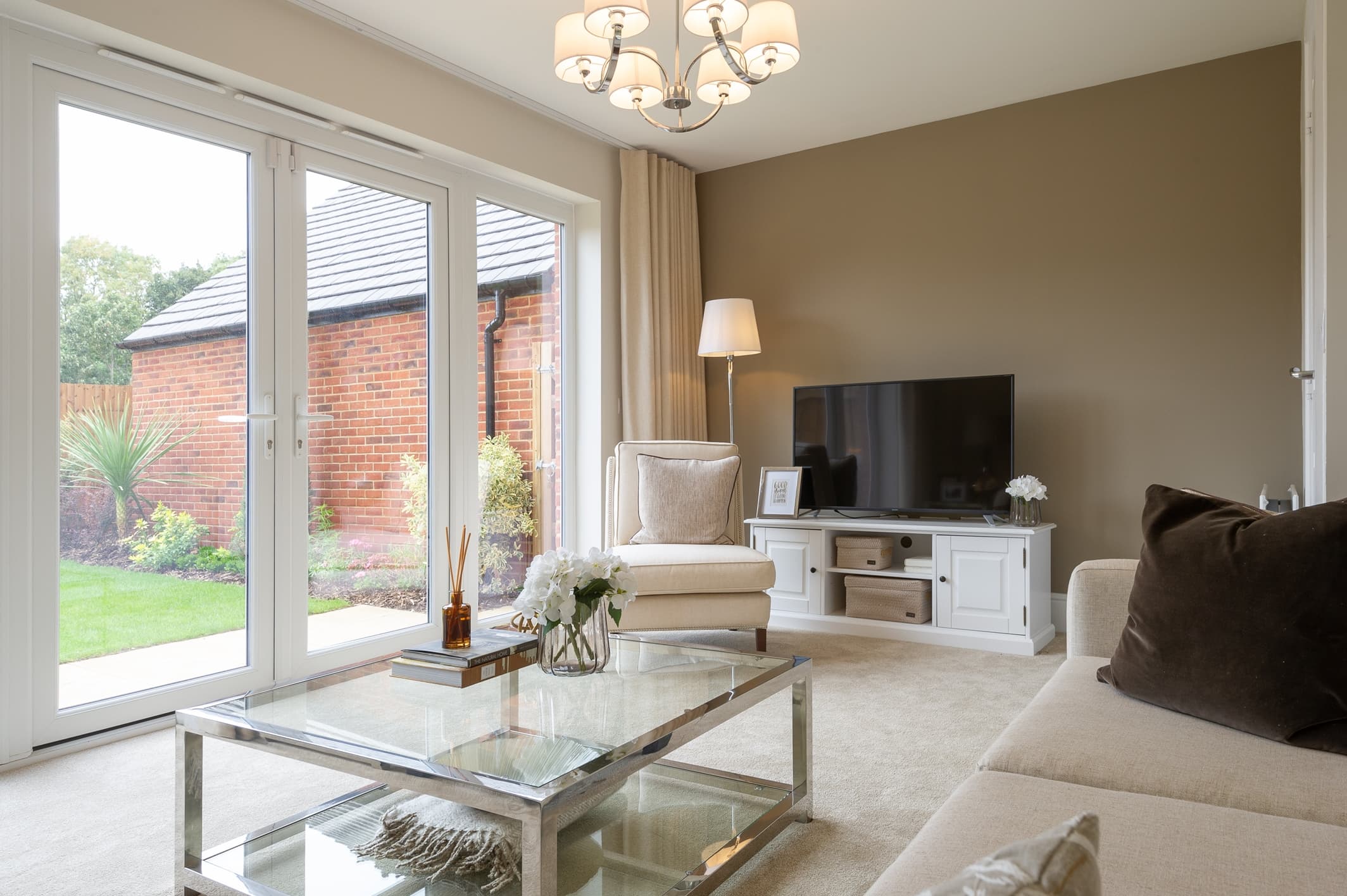 Spiced Honey Feature Wall - HD Wallpaper 