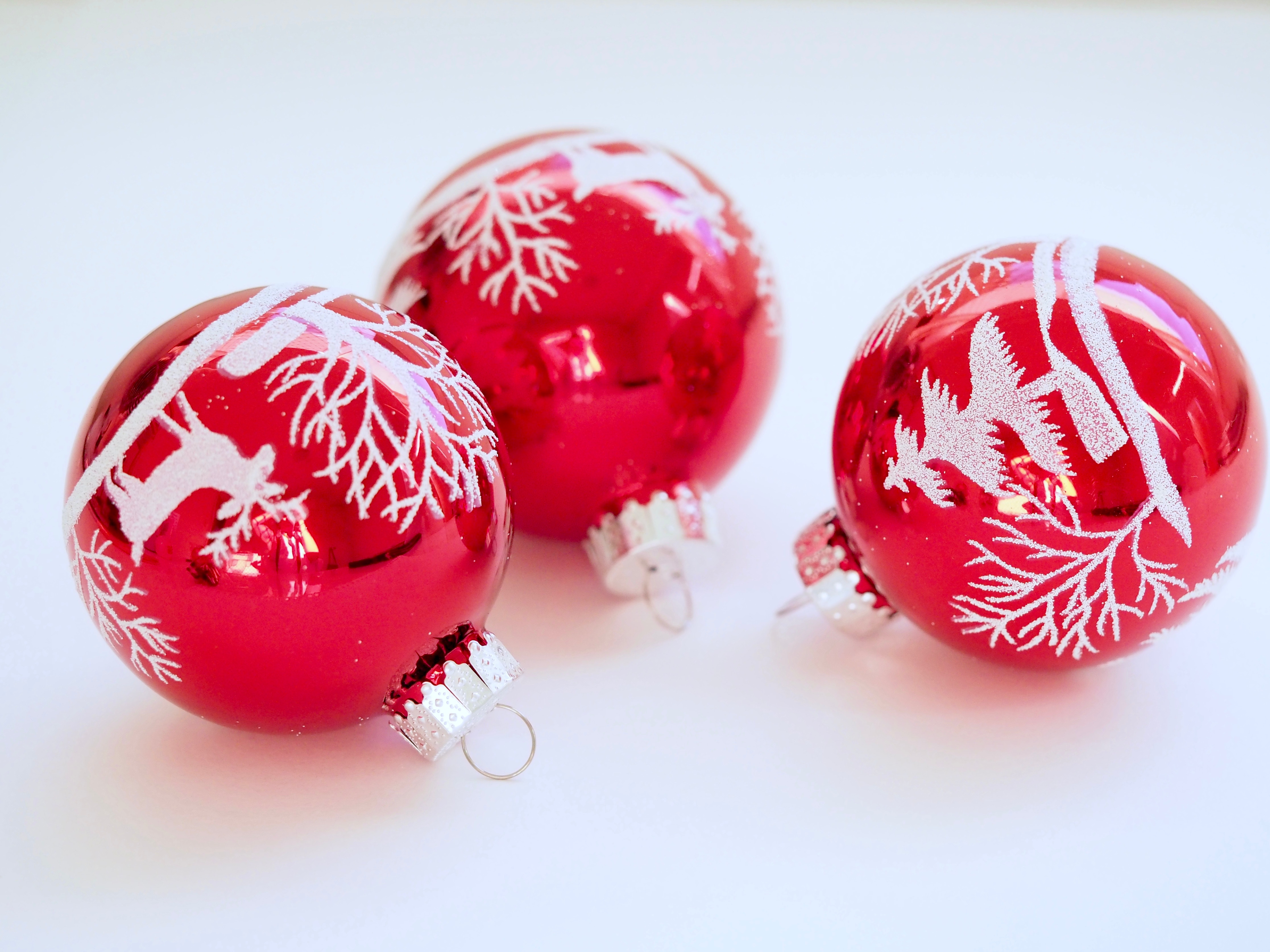 Beautiful Christmas Ornaments Red - HD Wallpaper 