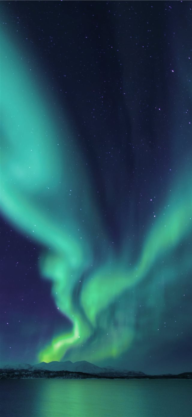 Photograph Of Aurora Lights Iphone X Wallpaper - Northern Lights - HD Wallpaper 