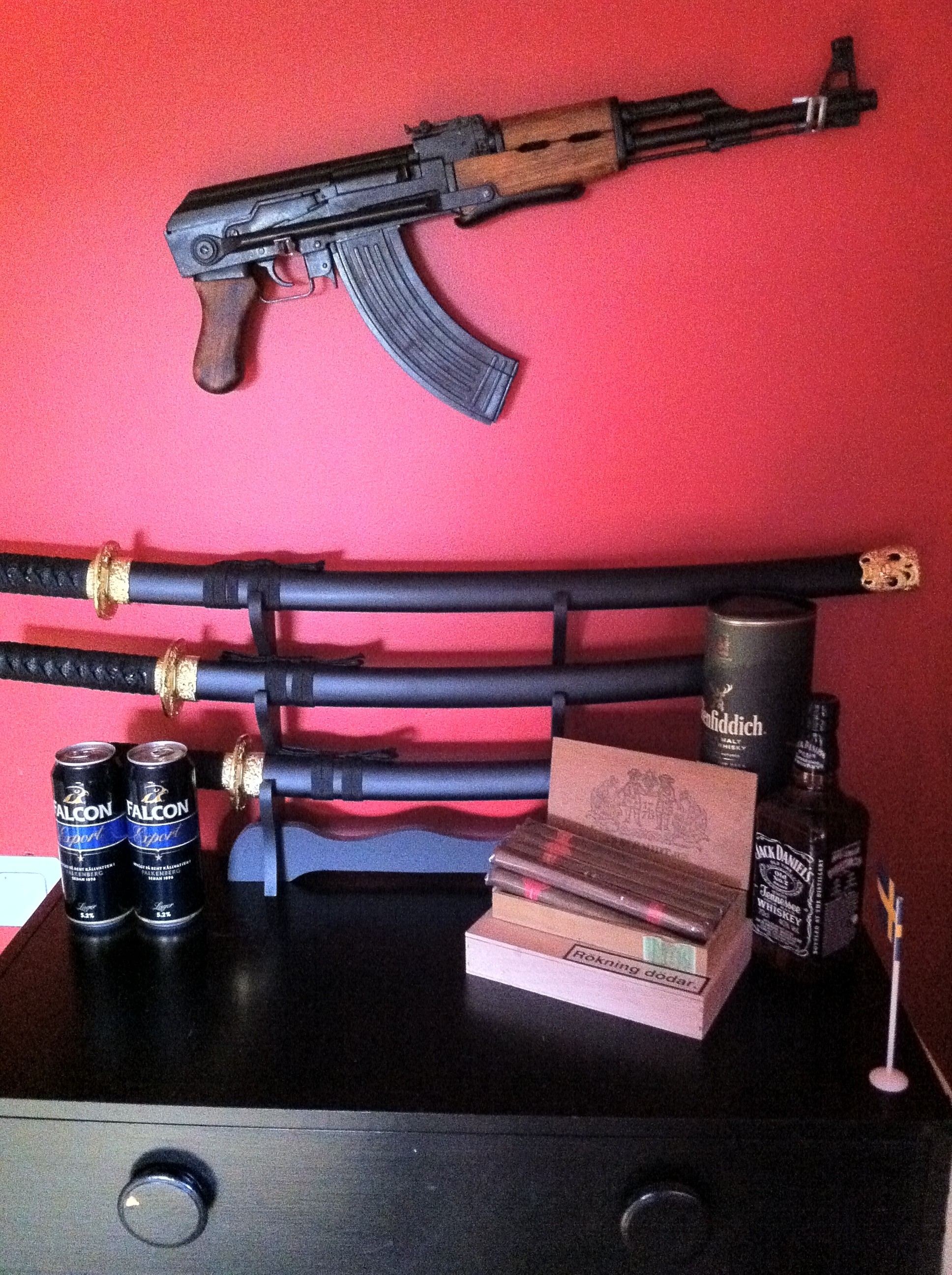 Ciggars And Guns - HD Wallpaper 