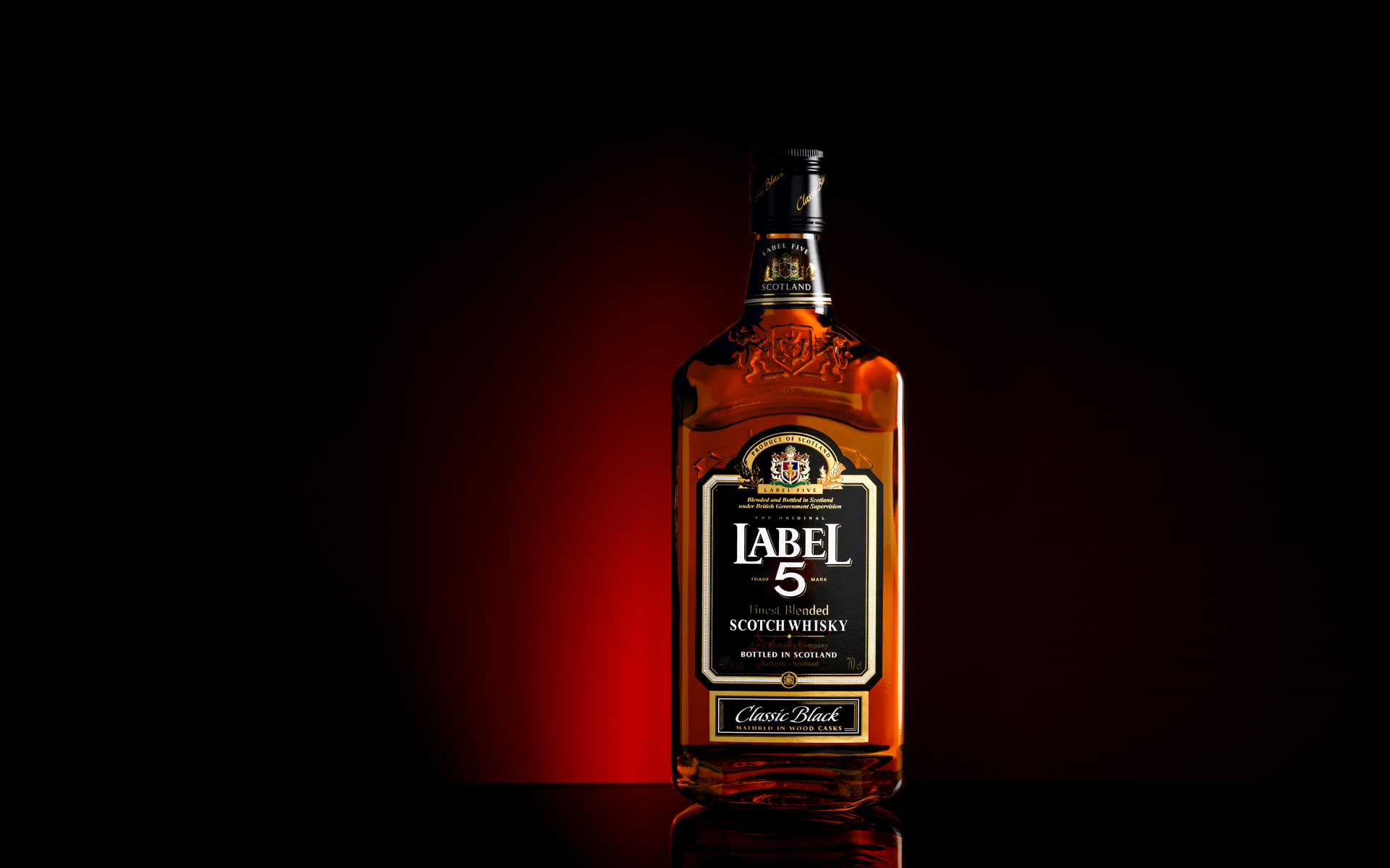 Alcohol Whiskey Bottle Label 5 Black Wallpaper - Whiskey Bottle Black Background - HD Wallpaper 