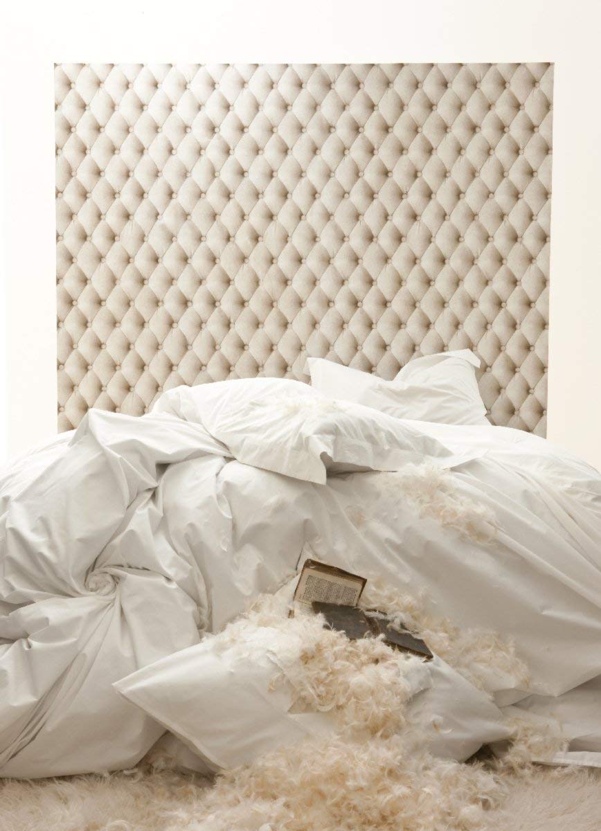 Padded Fabric Headboard Chesterfield Effect Feature - White Padded Wall - HD Wallpaper 