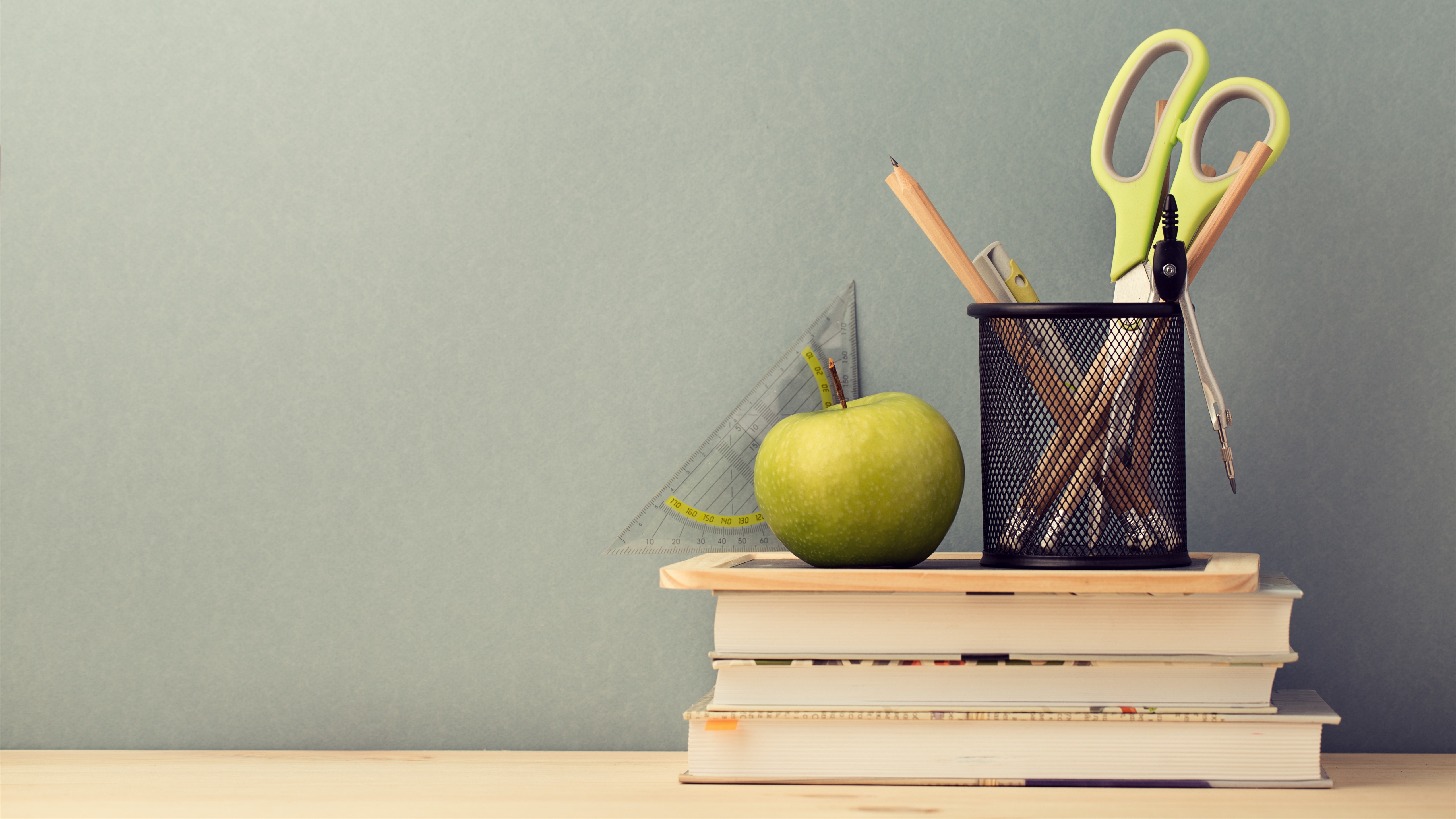 Wallpaper Scissors, Pencil, Book, Apple, Still Life - Papéis De Parede De Livros E Lápis - HD Wallpaper 