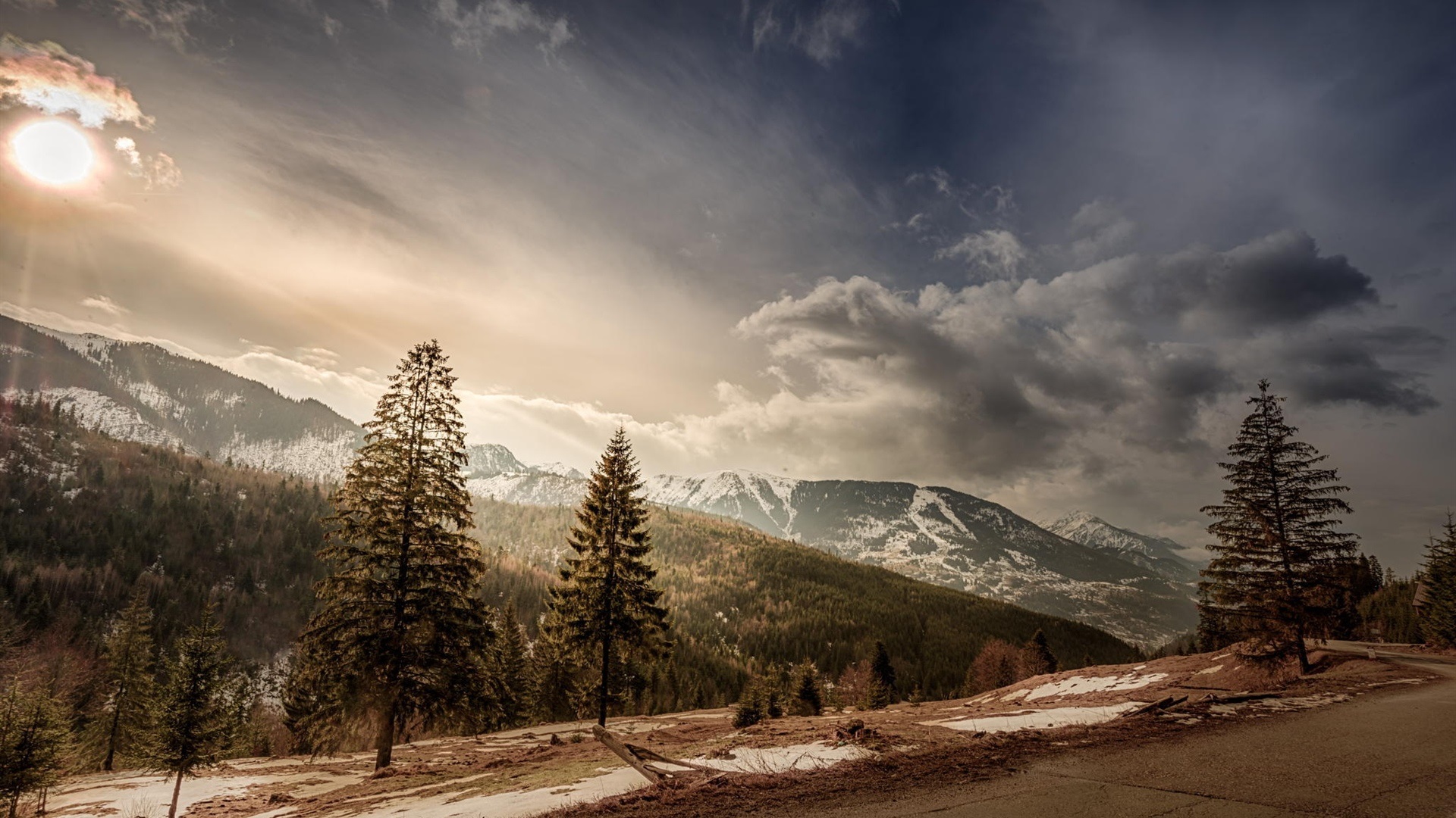 Wallpaper Romania, Trees, Mountains, Snow, Sun, Clouds, - Romania Photography - HD Wallpaper 