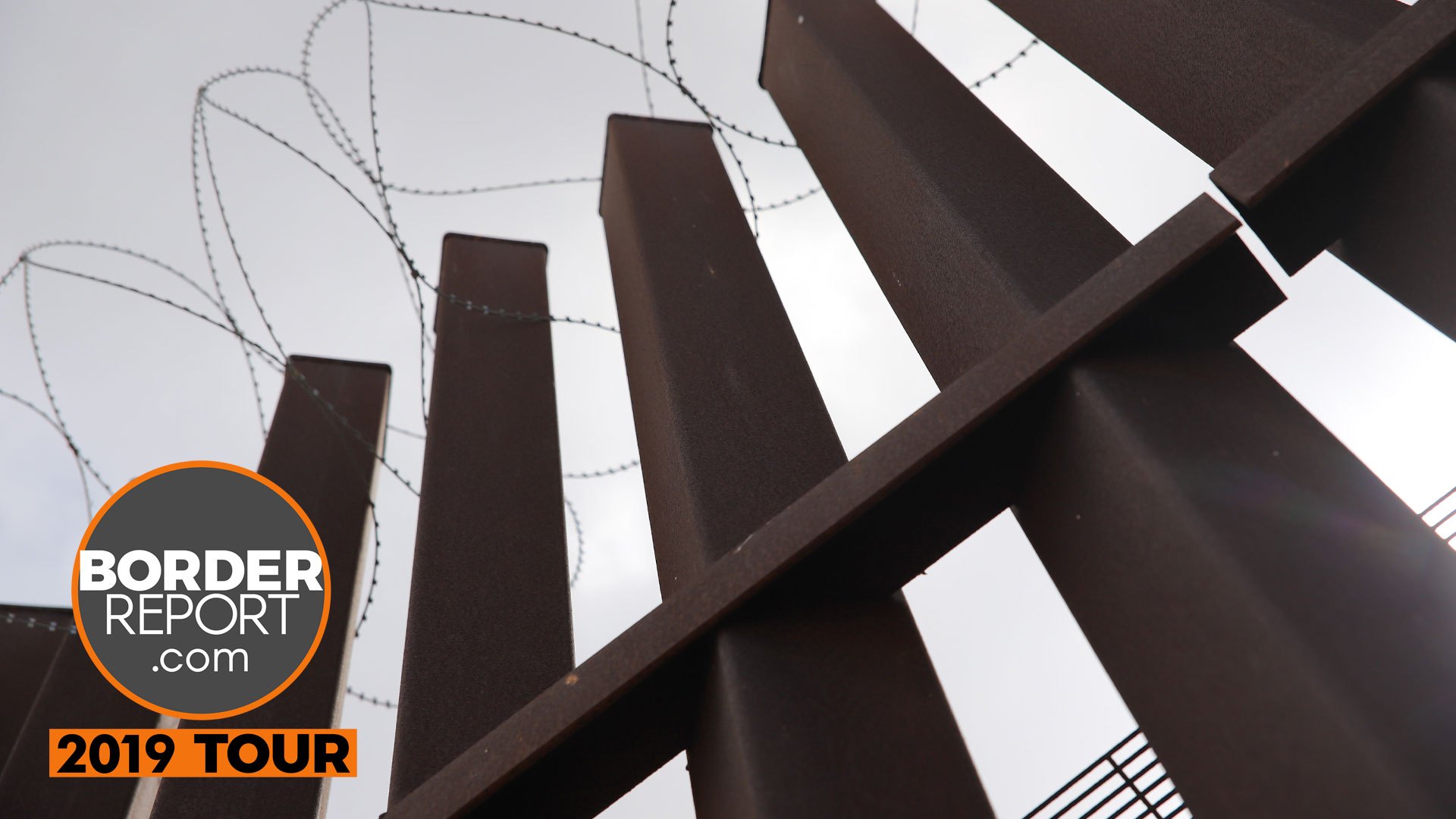 Smugglers Cut Through Border Wall - HD Wallpaper 