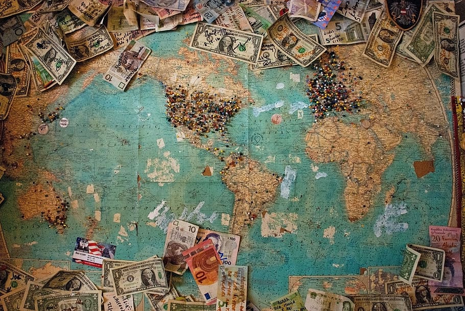 Dollar Banknote With Map, World Map Surrounded By Dollar - Dinheiro No Mundo - HD Wallpaper 