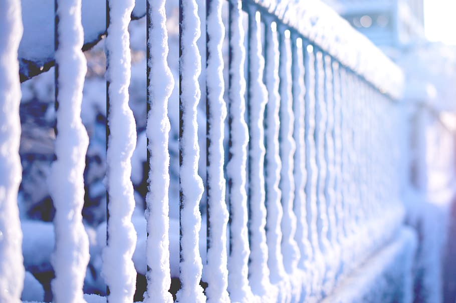 Fence, Pale, Blue, Snow, Morning, Linear, Cold Temperature, - Snow - HD Wallpaper 