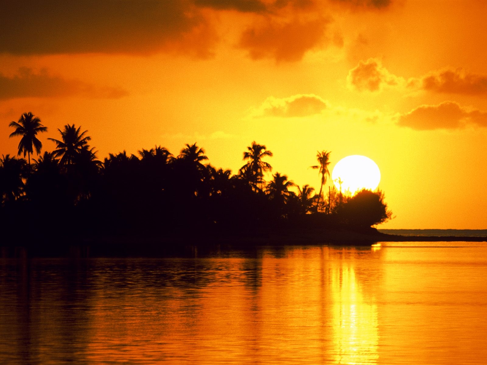 Moorea,tahiti - Island Sunrise - HD Wallpaper 