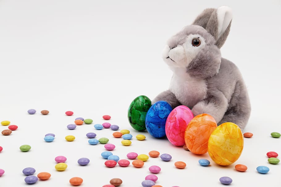 Gray Rabbit Plush Toy On White Surface, Hare, Easter - Easter - HD Wallpaper 