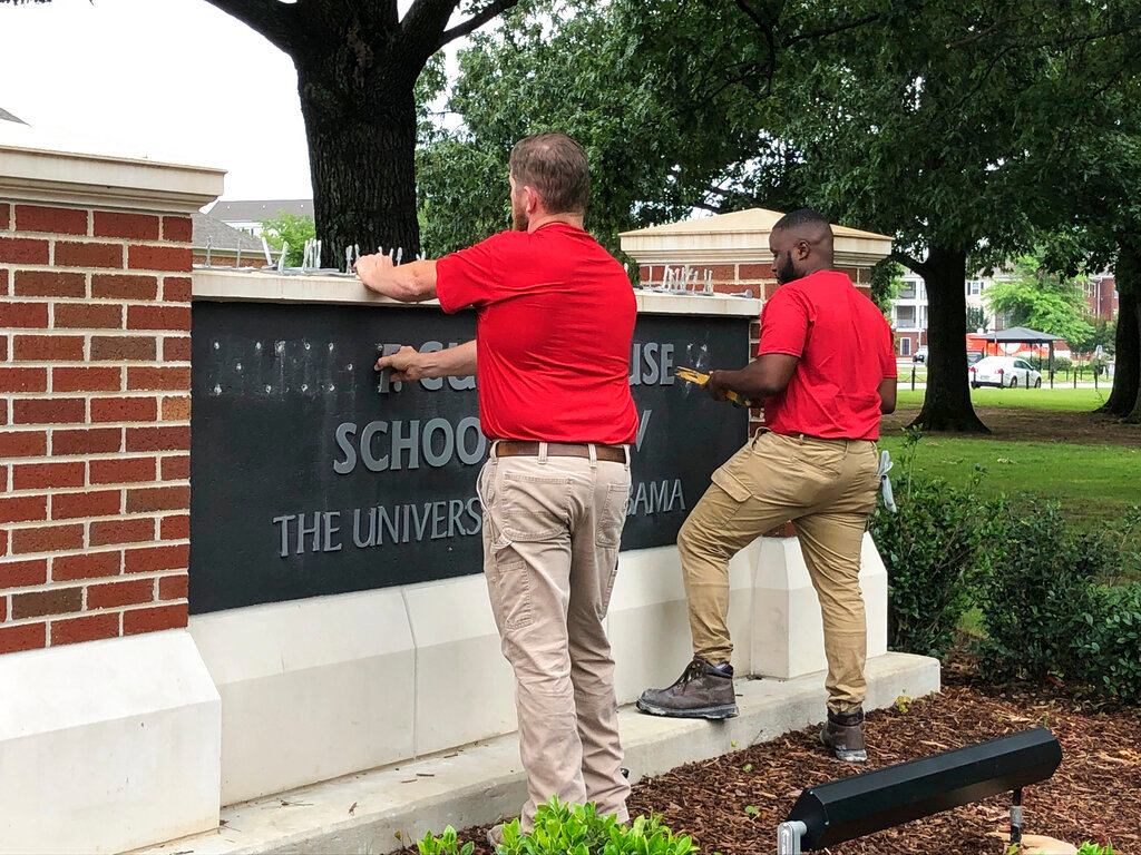 University Of Alabama Employees Remove The Name Of - Law School Alabama - HD Wallpaper 
