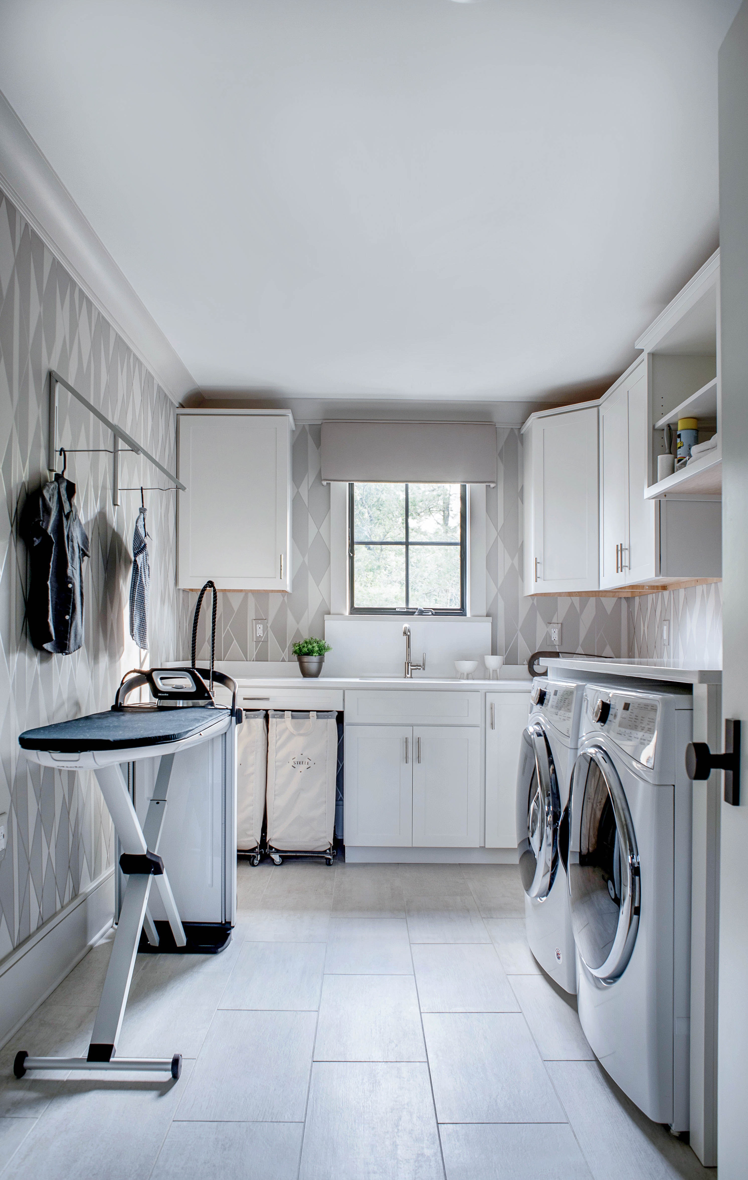 Laundry Rooms With Geometric - HD Wallpaper 