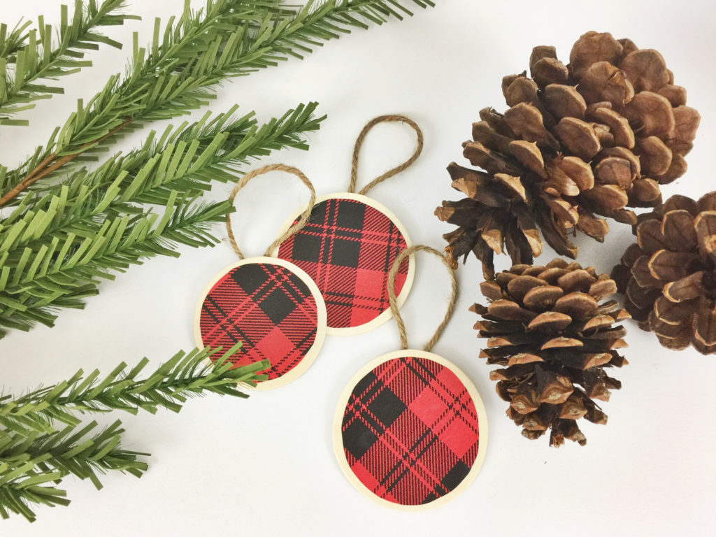 Create A Beautiful Buffalo Check Christmas Tree This - Buffalo Plaid Christmas Ornaments - HD Wallpaper 