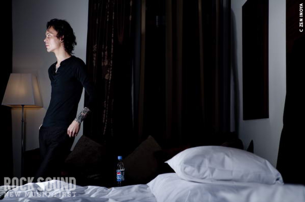 Ville Valo Covershoot - Ville Valo 2010 - HD Wallpaper 