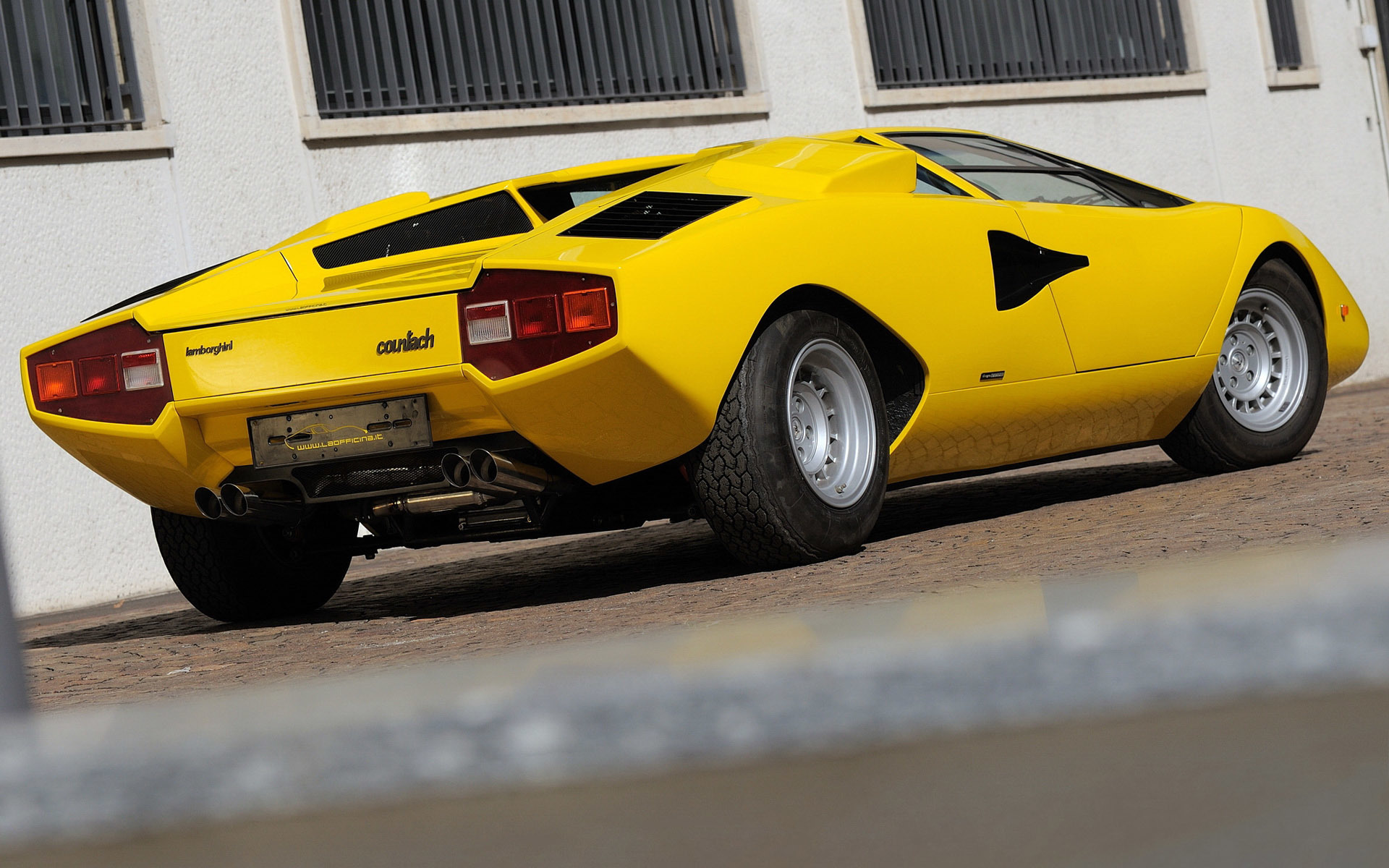 Lamborghini Countach 1975 - HD Wallpaper 