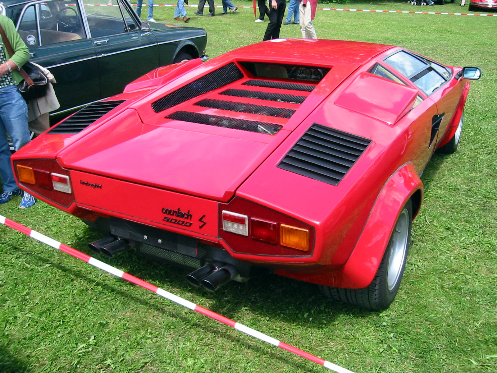 Wallpaper - Lamborghini Countach 5000s Rear - HD Wallpaper 