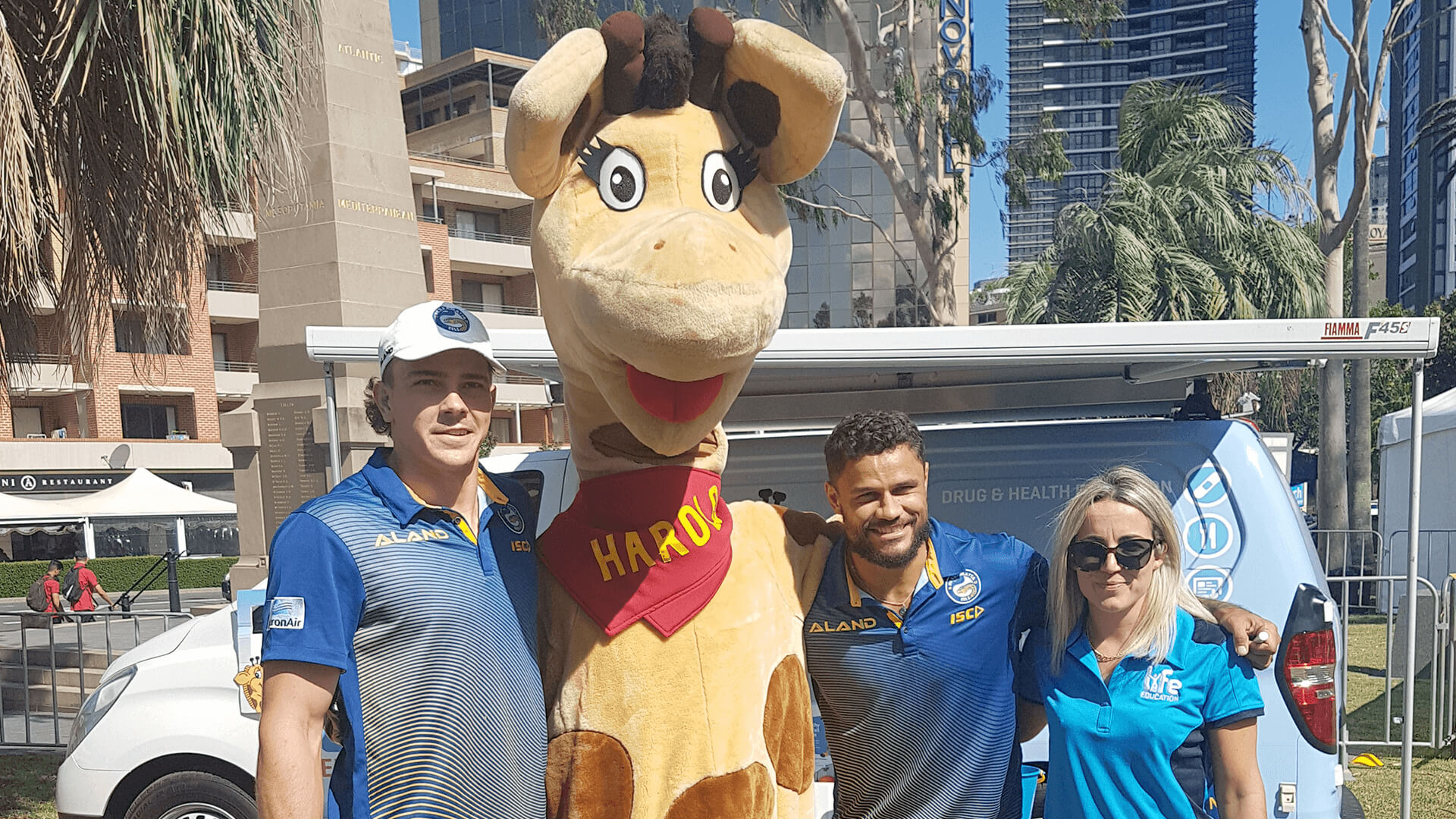 Mascot - HD Wallpaper 