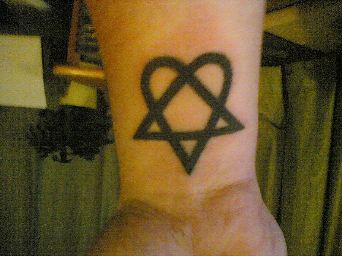 Heartagram Tattoo Wrist - HD Wallpaper 