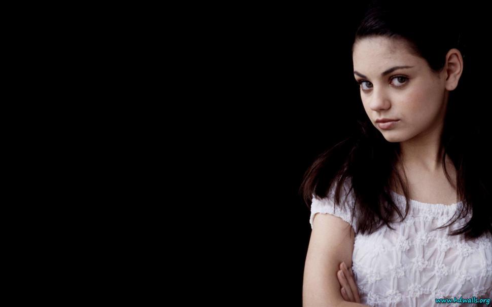 Mila Kunis Instagram Wallpaper,mila Kunis Hd Wallpaper,celebrity - Mila Kunis Headshot - HD Wallpaper 