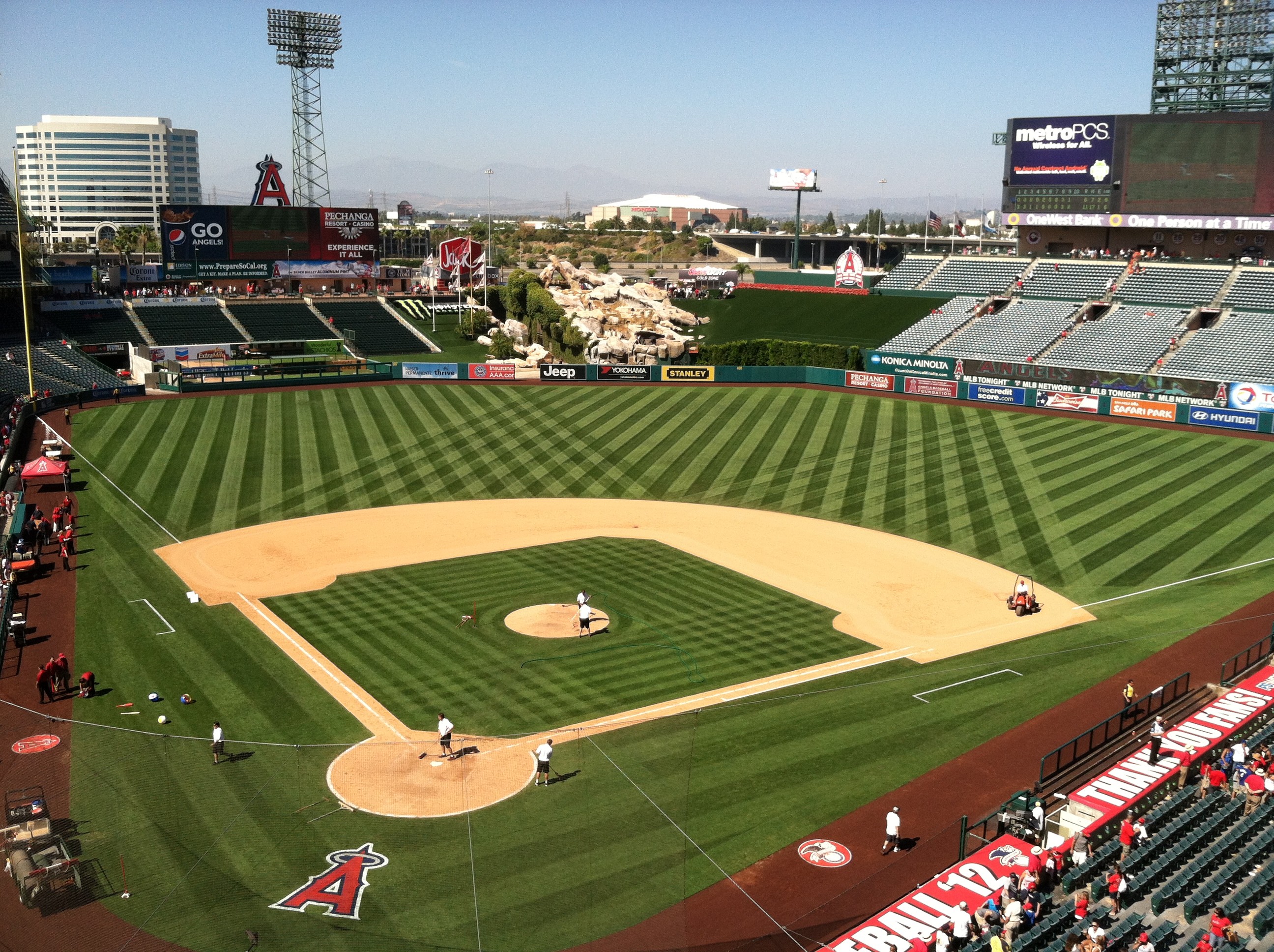 Angels Baseball Stadium Wallpaper The Field Of Angel - Angel Stadium Of Anaheim - HD Wallpaper 