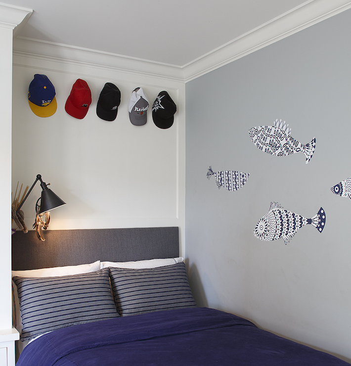 Kids Bed In Nook - Boys Room Baseball Caps On Wall - HD Wallpaper 
