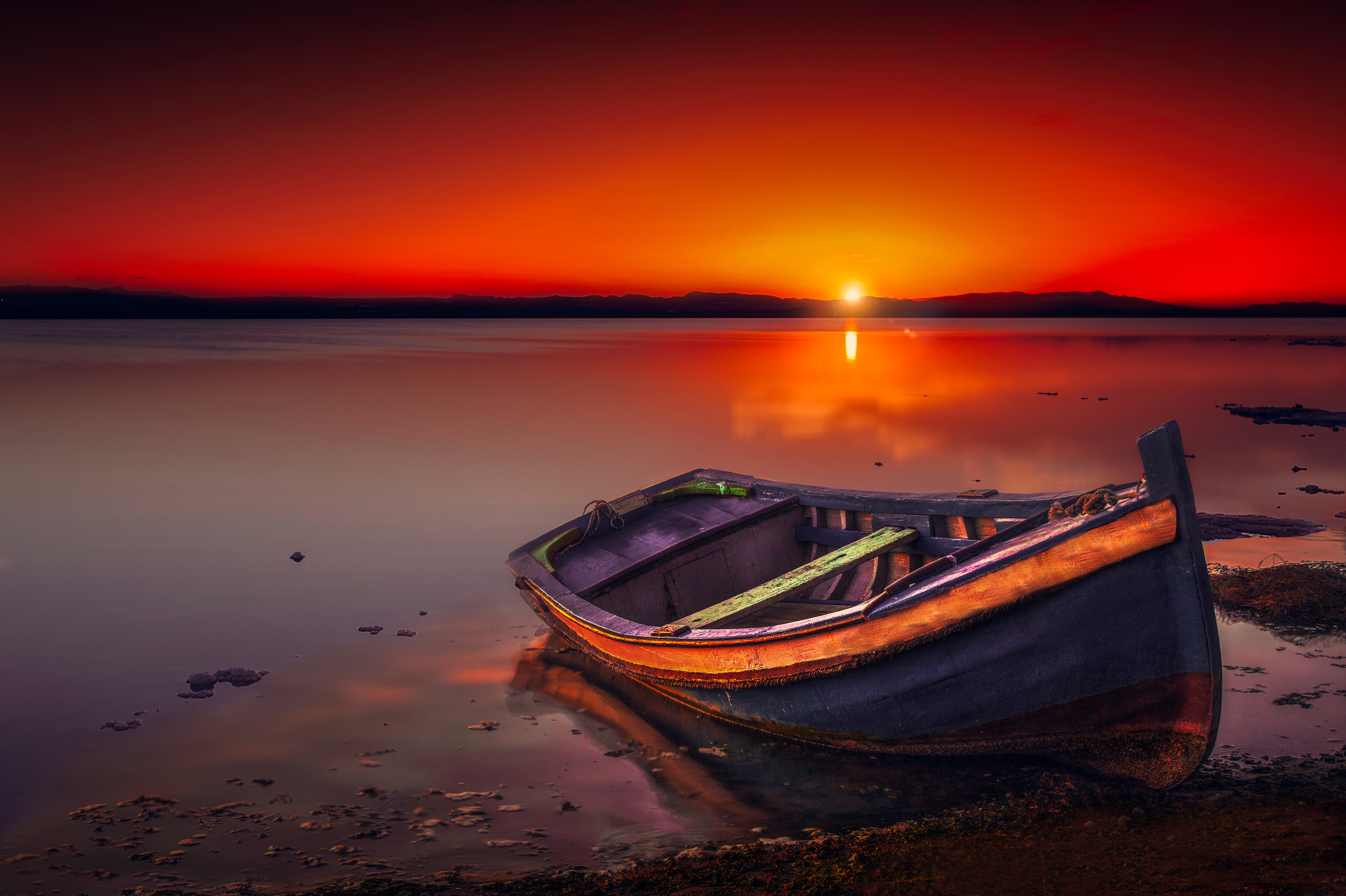 Sunset Boat On Beach - HD Wallpaper 