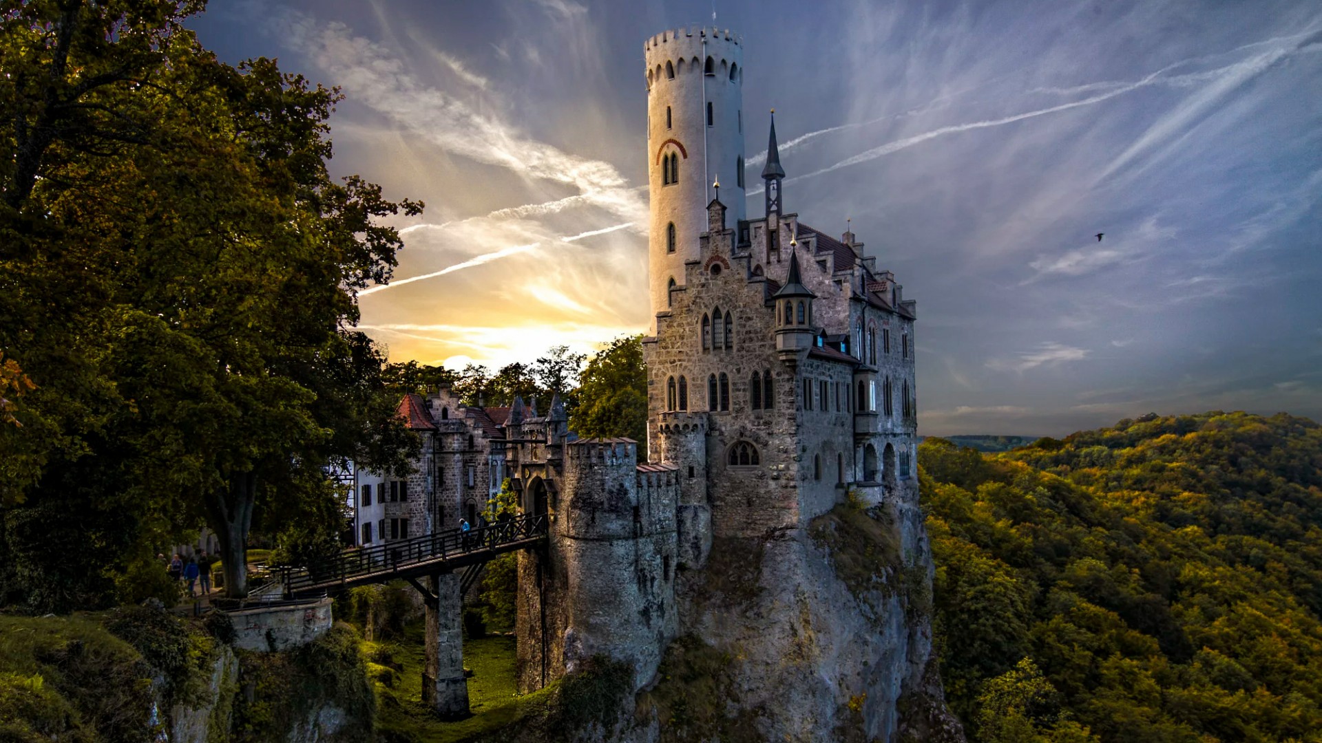 Liechtenstein Castle Wallpaper - Lichtenstein Castle - HD Wallpaper 
