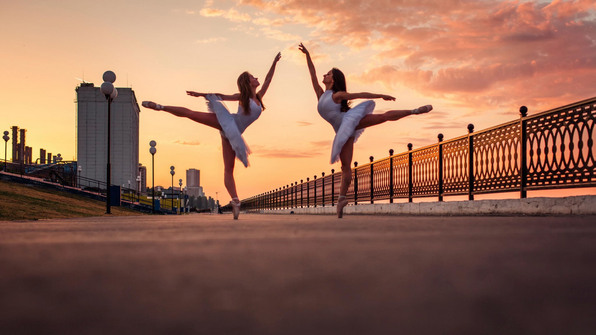 Sunset Ballerina Dancers Wallpaper - Ballet Sunset - HD Wallpaper 