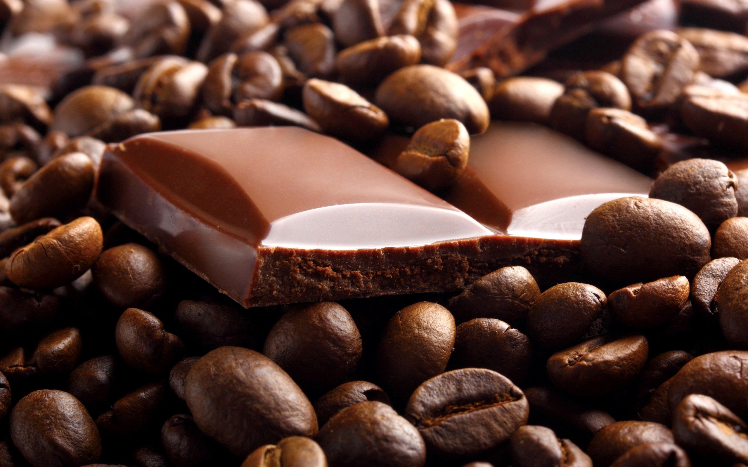 Dark Chocolate Wallpaper Hd - Coffee Beans And Chocolate - 2560x1600