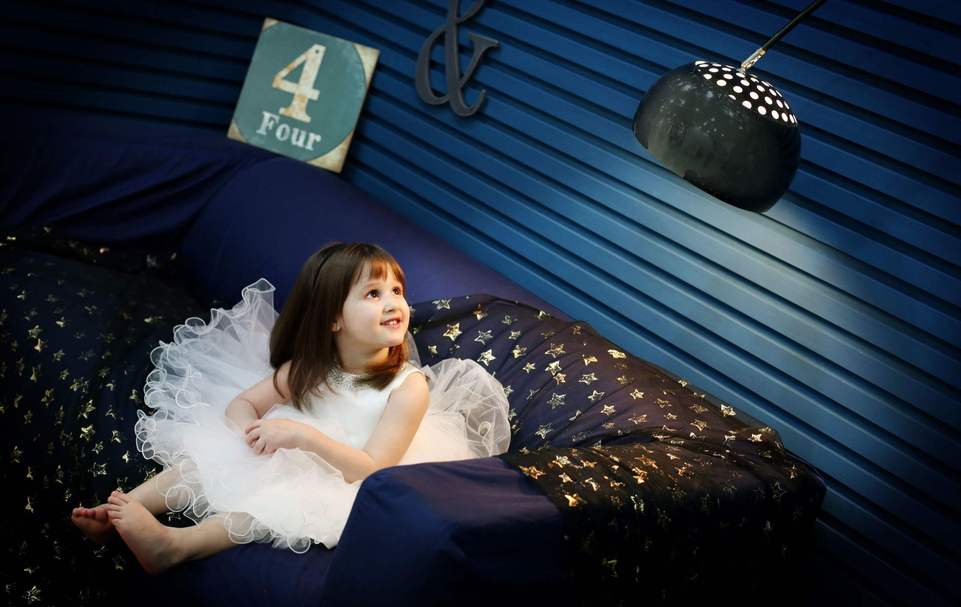 Cute Girl Wallpaper - Cute Girl - HD Wallpaper 