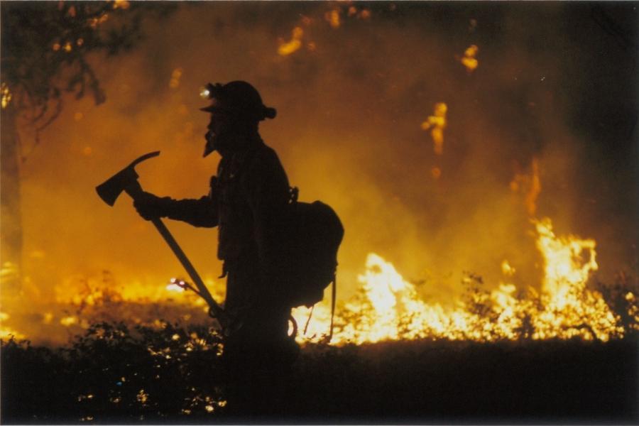 Firefighter Rescue Burn Image Picture And Wallpaper - Firefighter - HD Wallpaper 