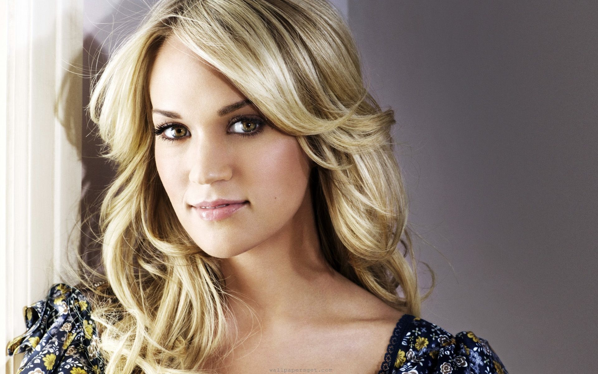 Pretty Women Wallpaper - HD Wallpaper 