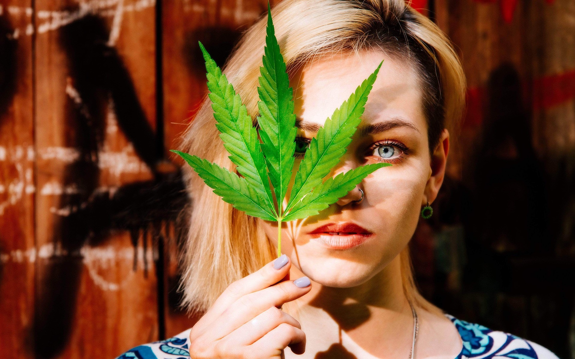 Fille De Cannabis - HD Wallpaper 