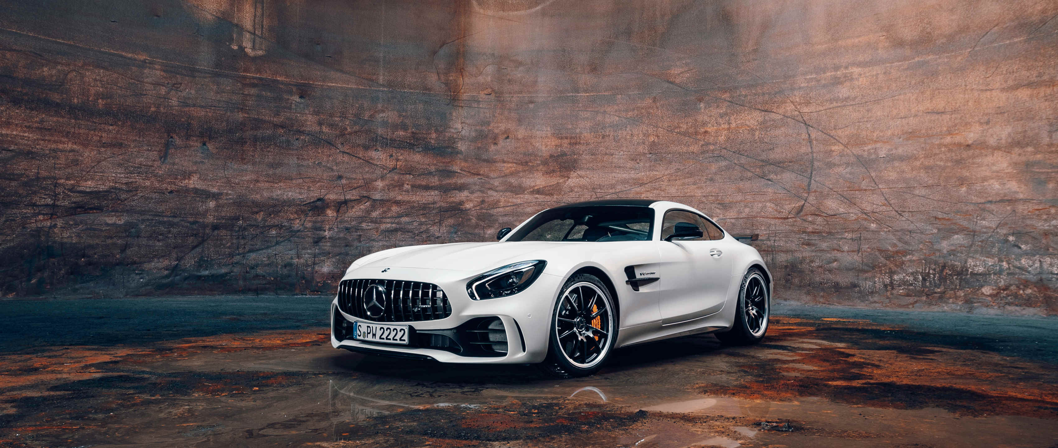 The Front View Of The Mercedes Amg Gt R In Designo - Mercedes Amg Gtr Hintergrundbilder - HD Wallpaper 
