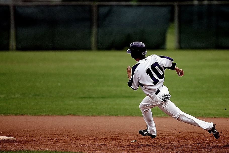 Baseball Player, Runner, Action, Athlete, Running, - Running On A Baseball Field - HD Wallpaper 