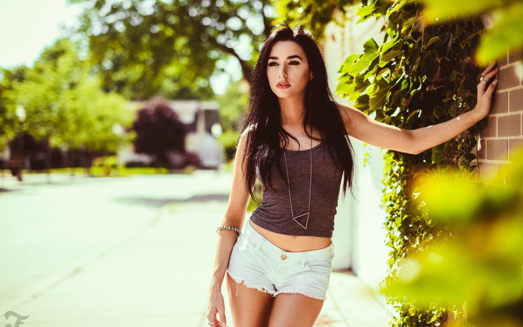 Girl Fashion Brunette - HD Wallpaper 