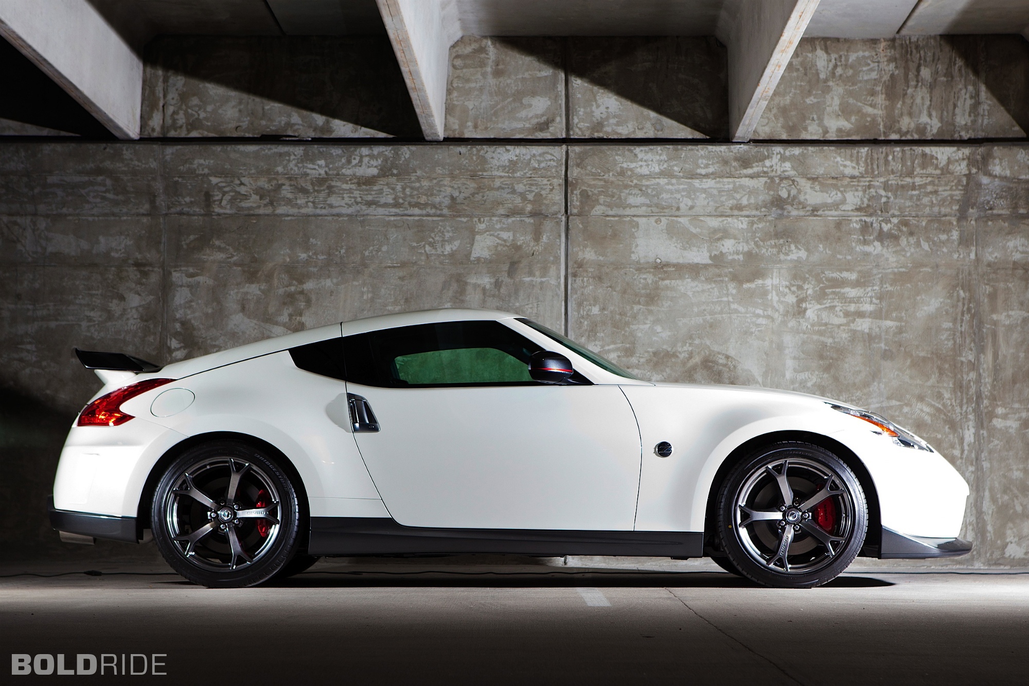 Nissan Sport Car 2014 - HD Wallpaper 