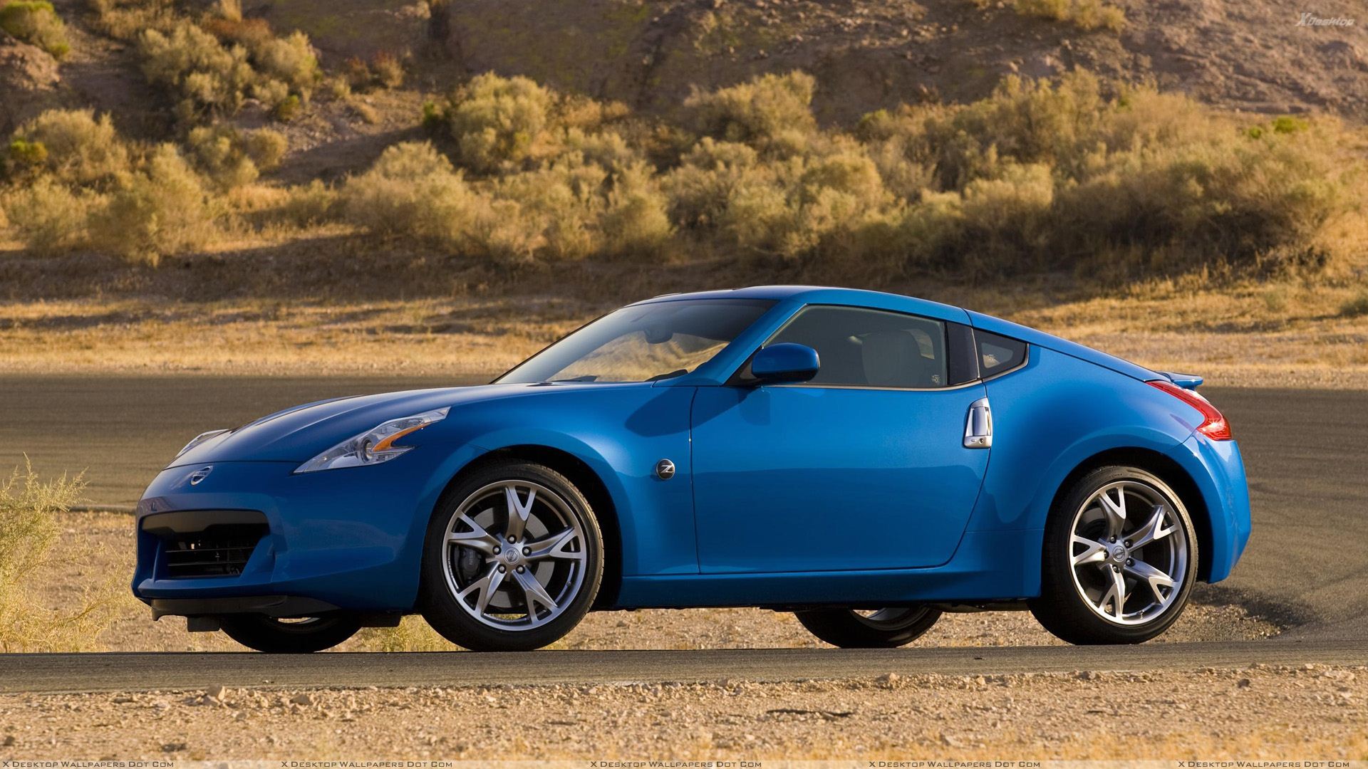 Nissan 370z Coupe 2010 - HD Wallpaper 