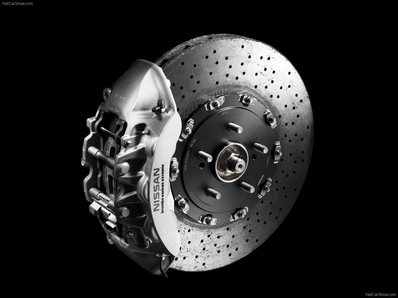 Nissan Gtr R35 Wallpaper - Nissan Gt R Ceramic Brake - HD Wallpaper 