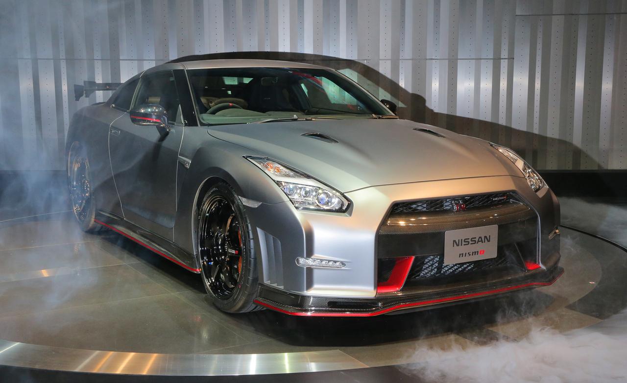2015 Nissan Gt R Nismo Silver Front Angle New Release - Silver Gtr Nismo - HD Wallpaper 