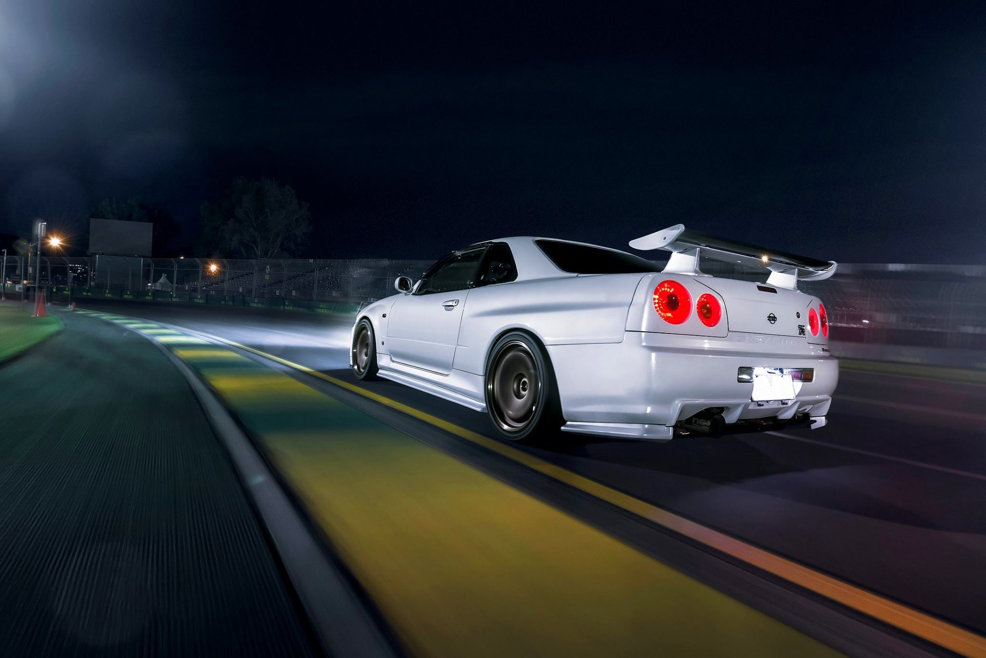 Nissan Skyline R34 White Car Race Track Nigth Dark - Nissan Gt-r - HD Wallpaper 
