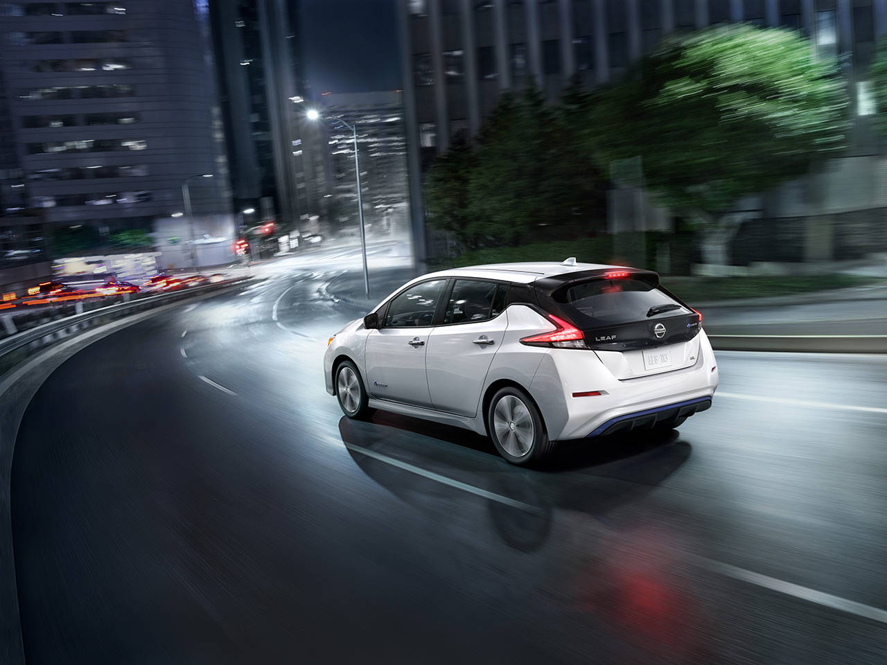 Nissan Leaf 2018 - HD Wallpaper 