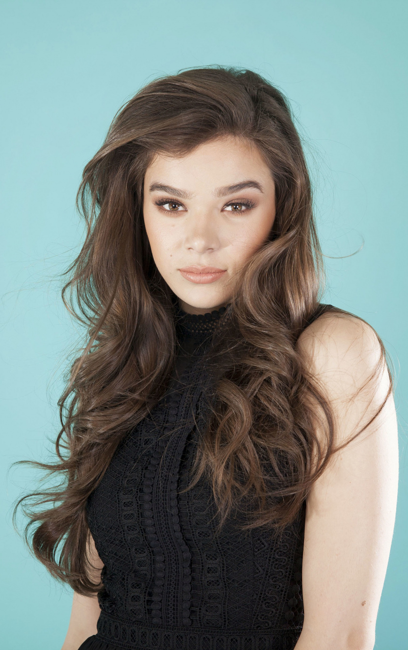 Hot And Beautiful, Hailee Steinfeld, 2018, Wallpaper - Hailee Steinfeld Face Wallpaper Hd - HD Wallpaper 