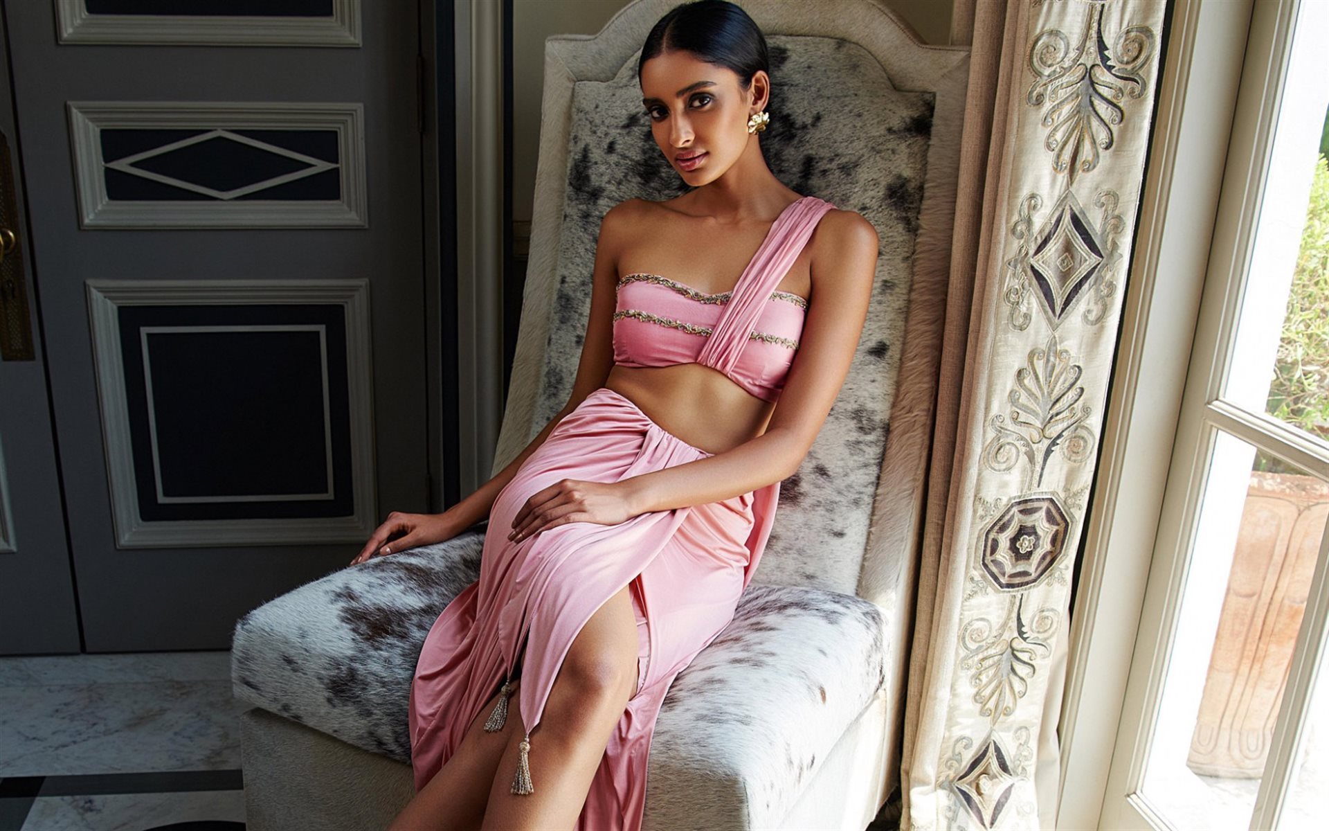 Pernia Qureshi, Indian Actress, Vogue India, Beauty, - Wallpaper - HD Wallpaper 