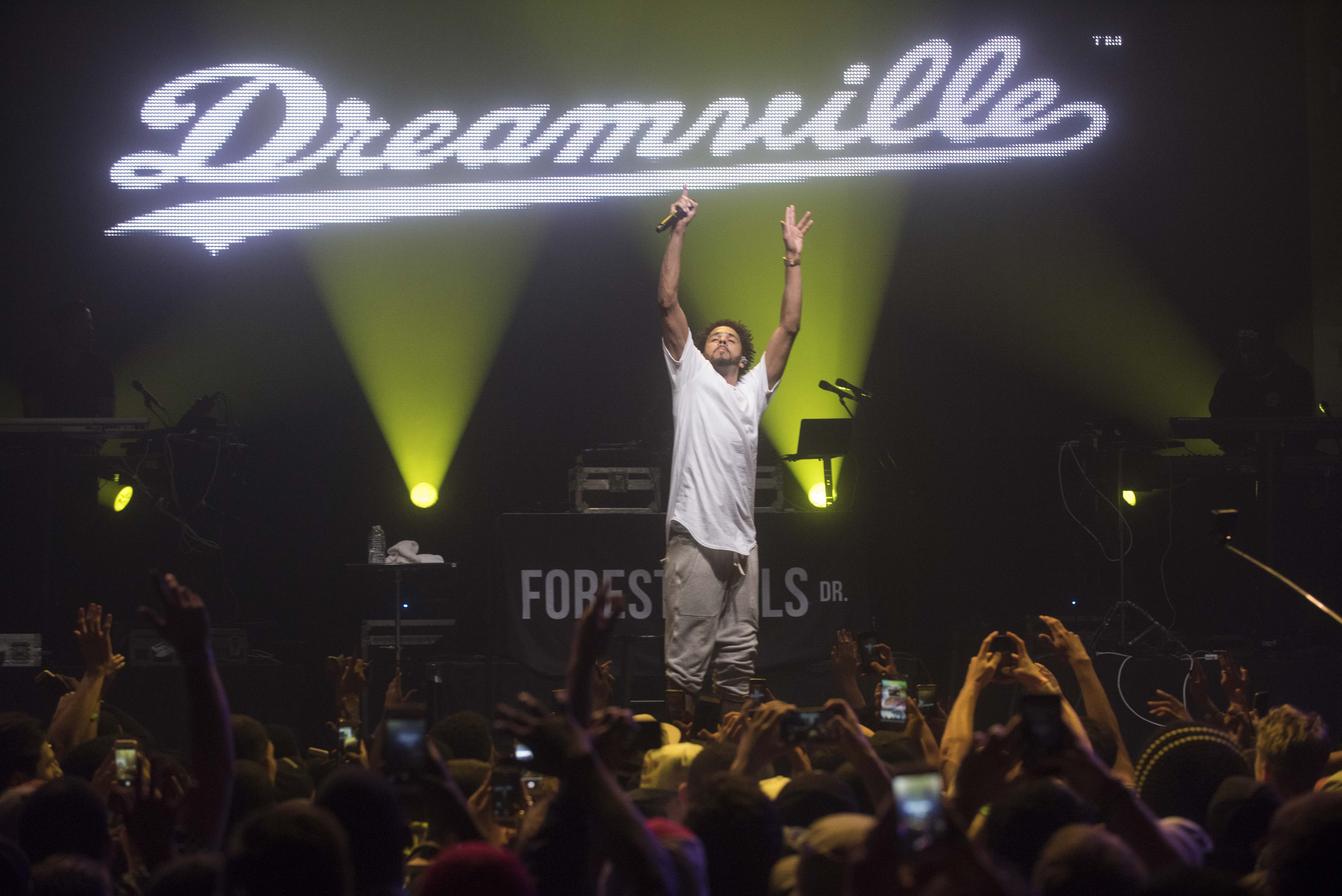 Dreamville J Cole Desktop - HD Wallpaper 